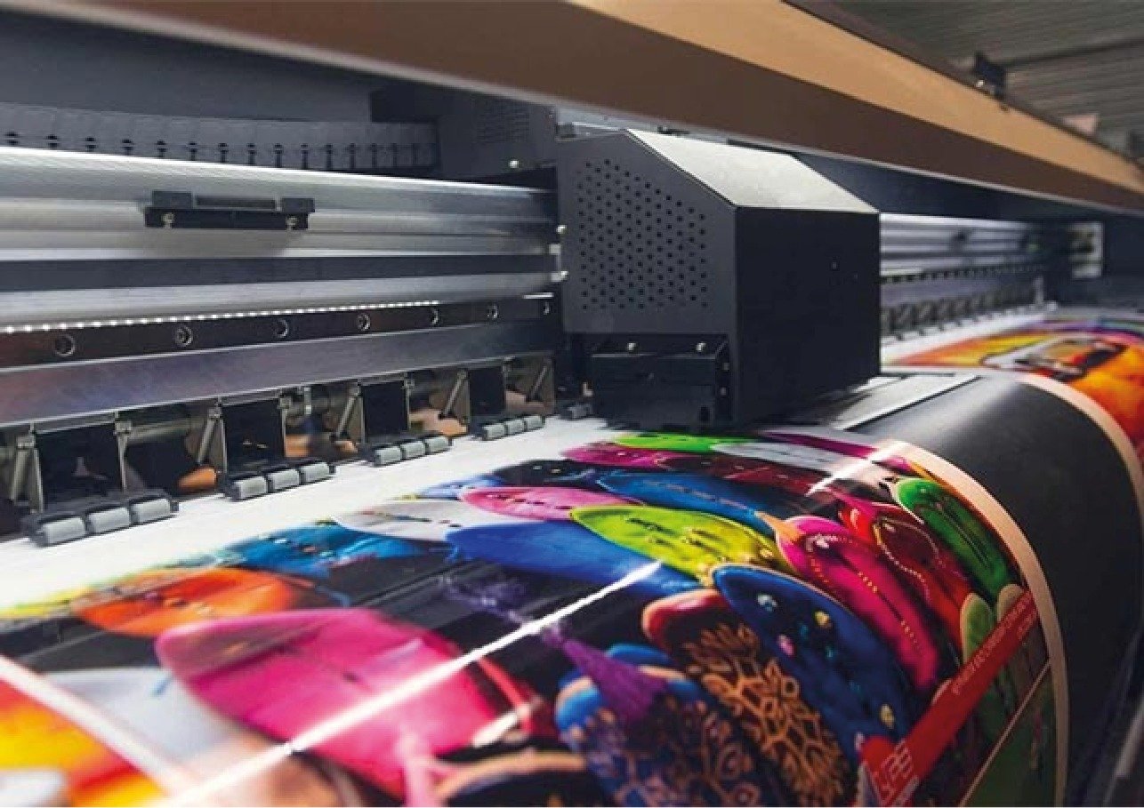 Impresión gran formato: pendones, vallas y vinilos en Barranquilla - Ey! Desing